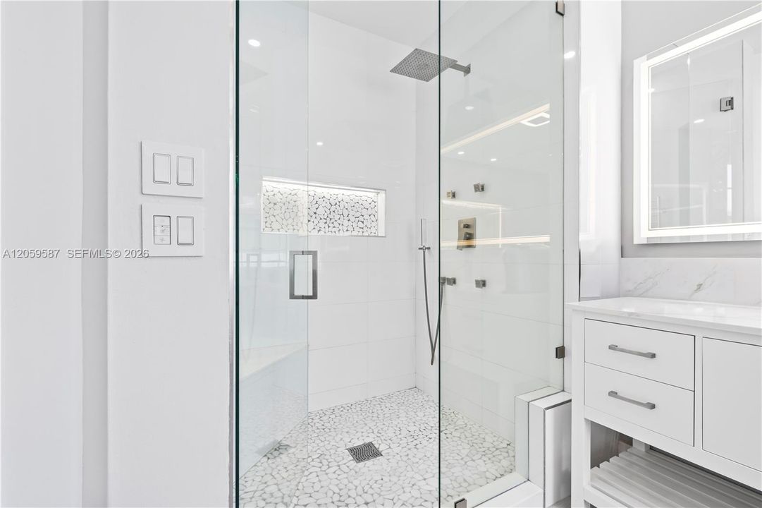 En Renta: $9,500 (5 camas, 3 baños, 3488 Pies cuadrados)