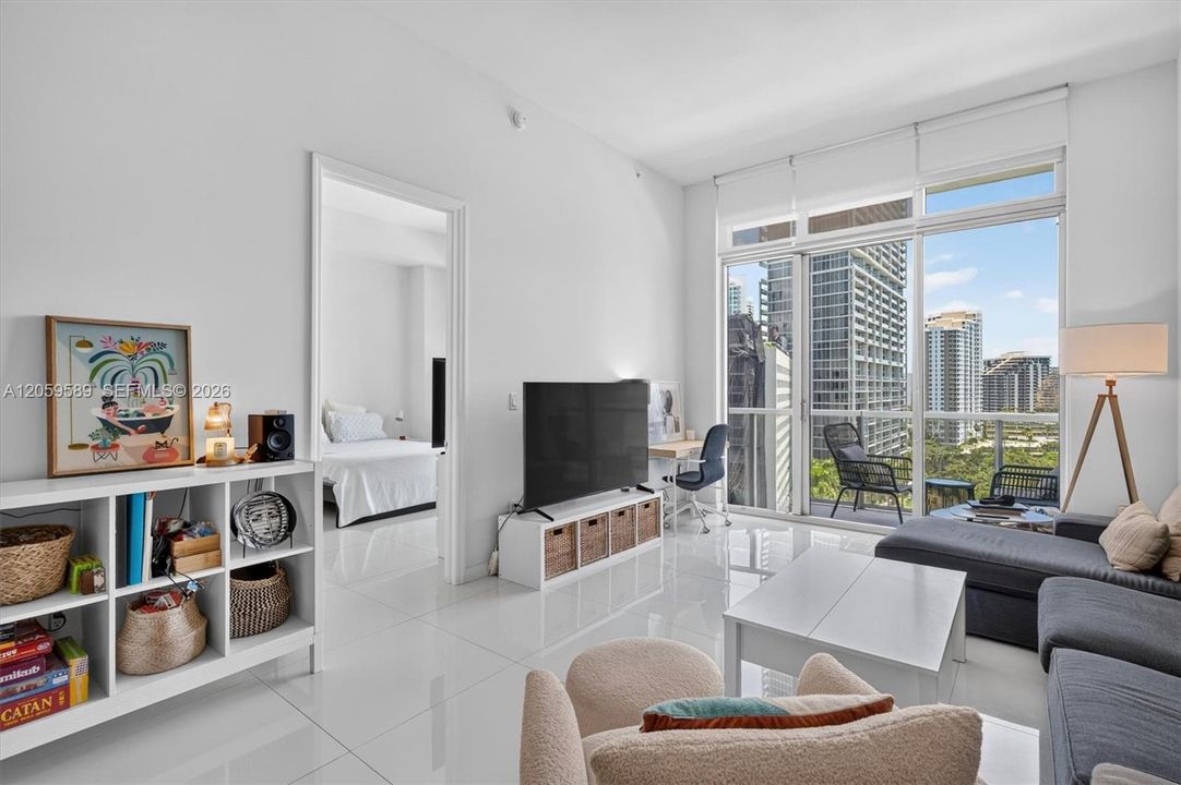 For Sale: $650,000 (1 beds, 1 baths, 806 Square Feet)