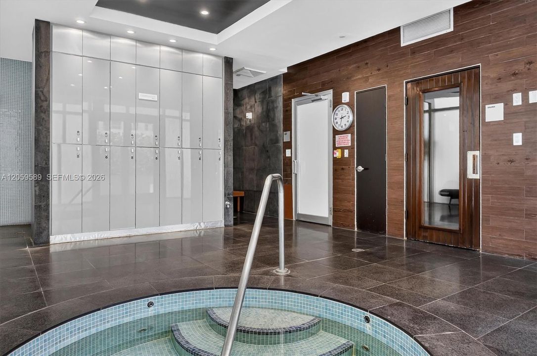 For Sale: $650,000 (1 beds, 1 baths, 806 Square Feet)