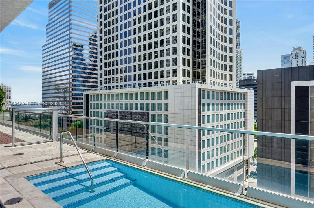 For Sale: $650,000 (1 beds, 1 baths, 806 Square Feet)