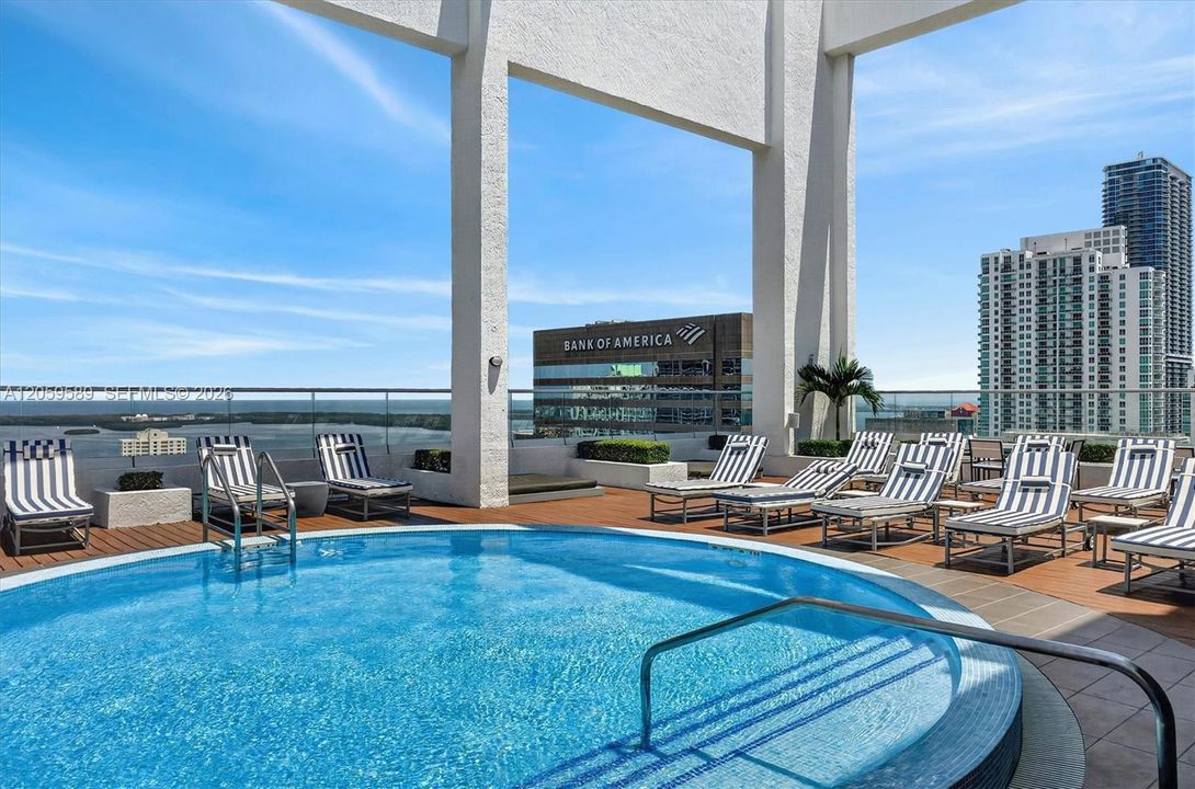 For Sale: $650,000 (1 beds, 1 baths, 806 Square Feet)