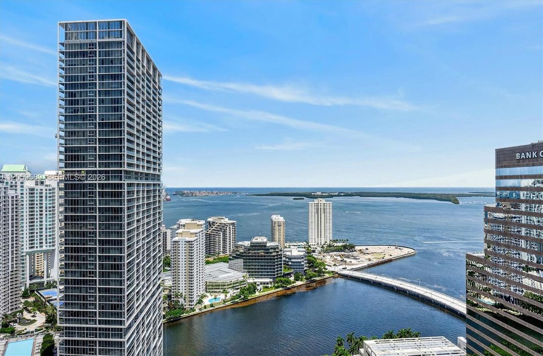 For Sale: $650,000 (1 beds, 1 baths, 806 Square Feet)