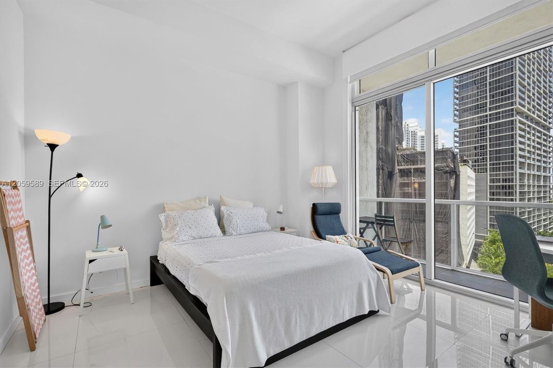 For Sale: $650,000 (1 beds, 1 baths, 806 Square Feet)