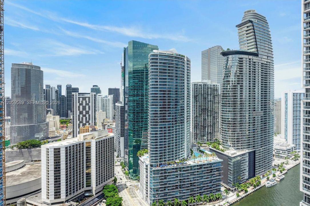 For Sale: $650,000 (1 beds, 1 baths, 806 Square Feet)
