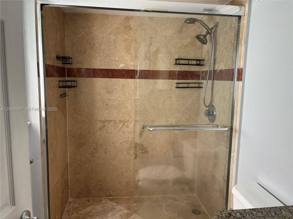 Под контрактом: $2,500 (3 спален, 2 ванн, 6178 Квадратных фут)