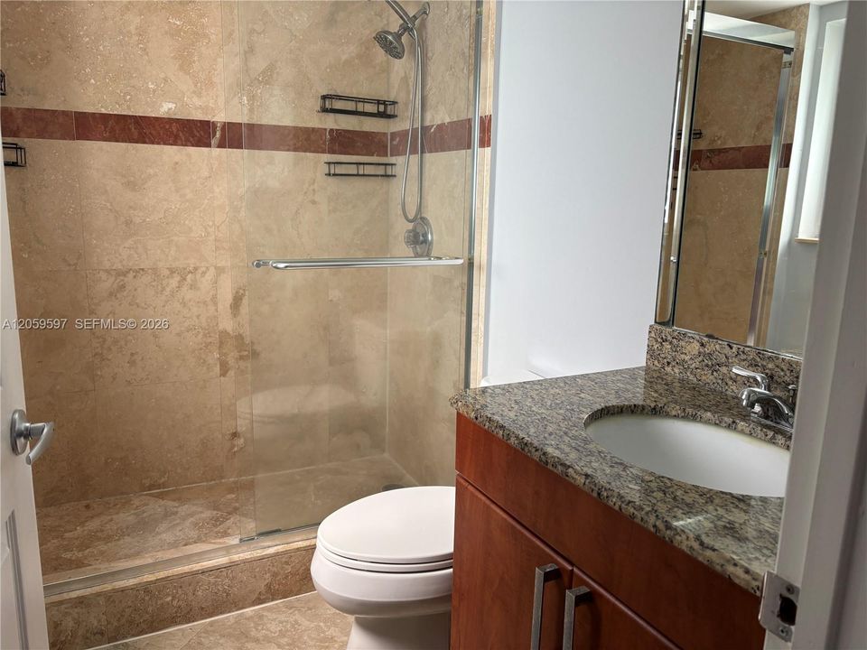 Под контрактом: $2,500 (3 спален, 2 ванн, 6178 Квадратных фут)