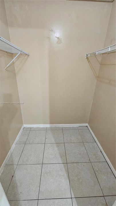 For Rent: $1,650 (1 beds, 1 baths, 750 Square Feet)