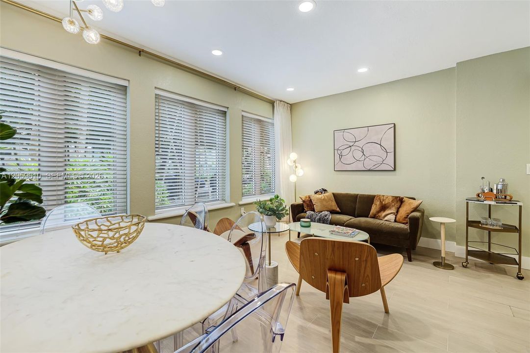 В аренду: $3,990 (2 спален, 2 ванн, 940 Квадратных фут)