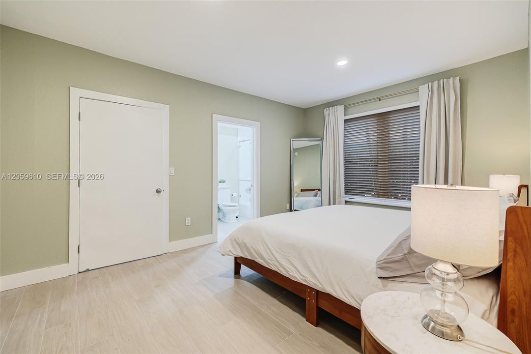 В аренду: $3,990 (2 спален, 2 ванн, 940 Квадратных фут)