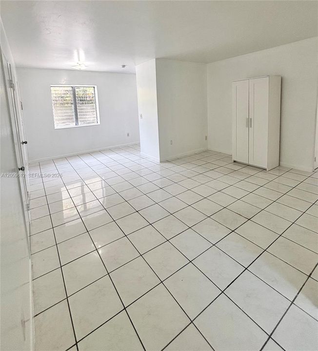 For Rent: $1,850 (1 beds, 1 baths, 8563 Square Feet)
