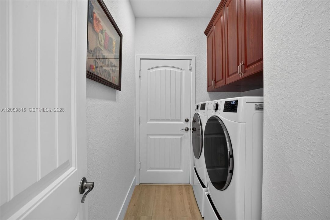 На продажу: $649,990 (4 спален, 3 ванн, 2061 Квадратных фут)