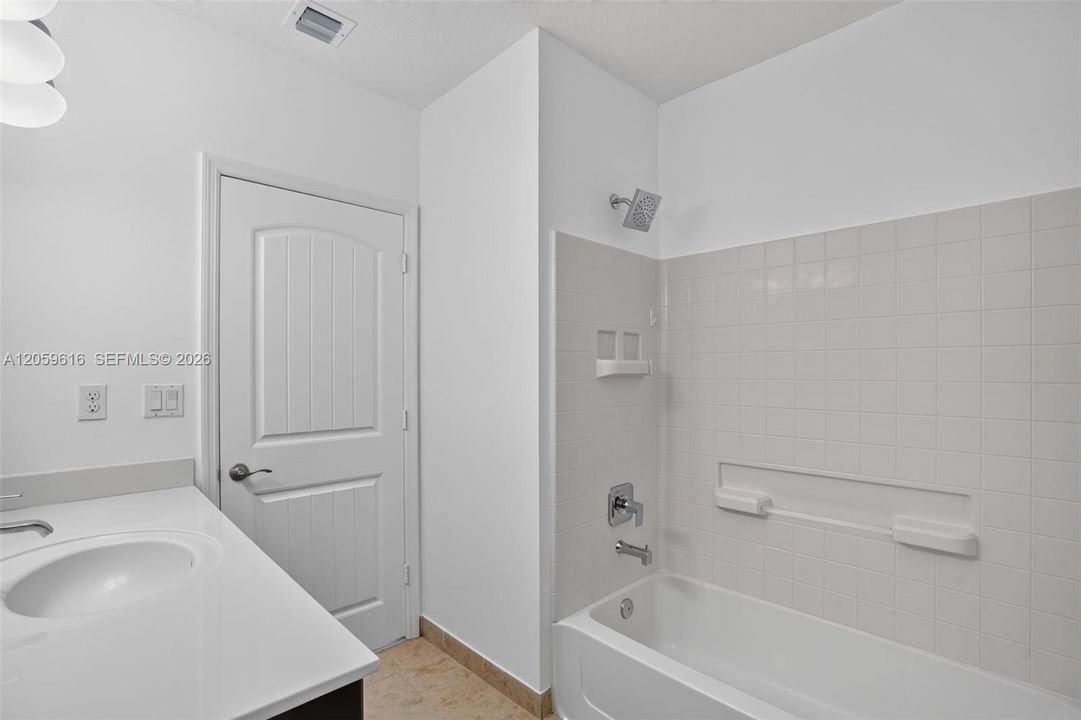 На продажу: $649,990 (4 спален, 3 ванн, 2061 Квадратных фут)
