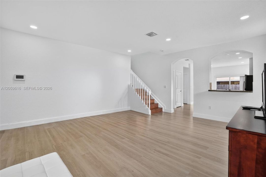 На продажу: $649,990 (4 спален, 3 ванн, 2061 Квадратных фут)