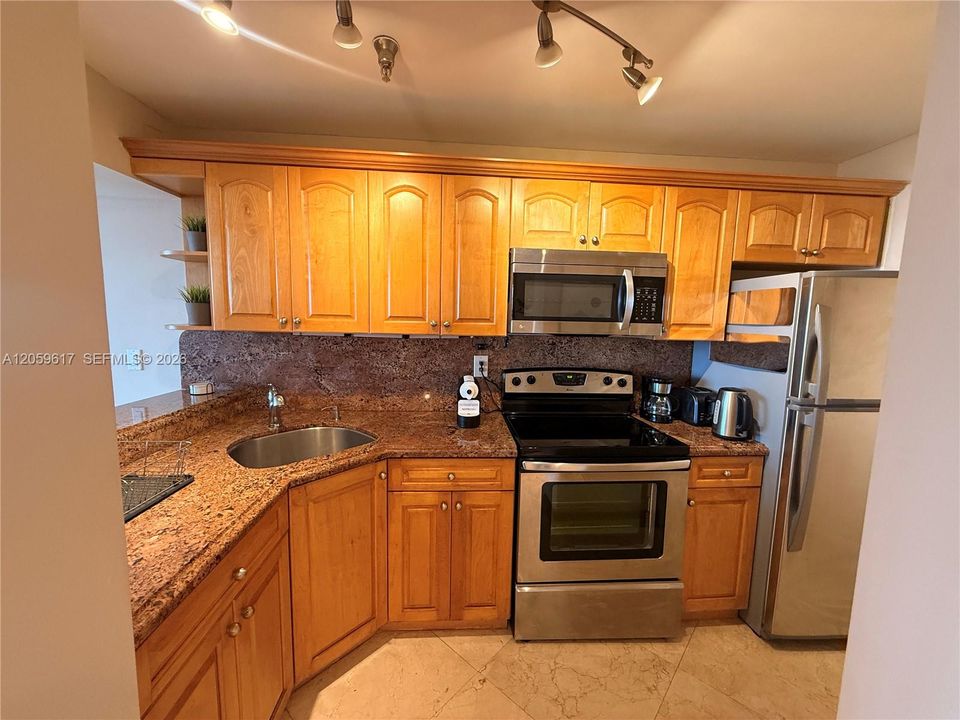 For Rent: $2,800 (0 beds, 1 baths, 565 Square Feet)