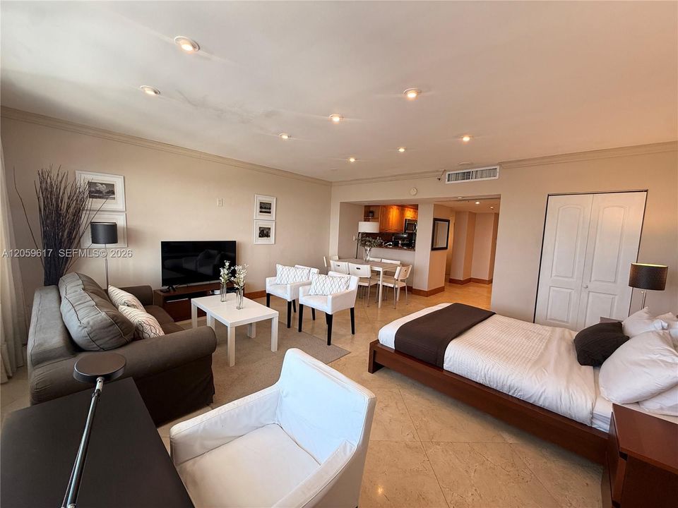For Rent: $2,800 (0 beds, 1 baths, 565 Square Feet)