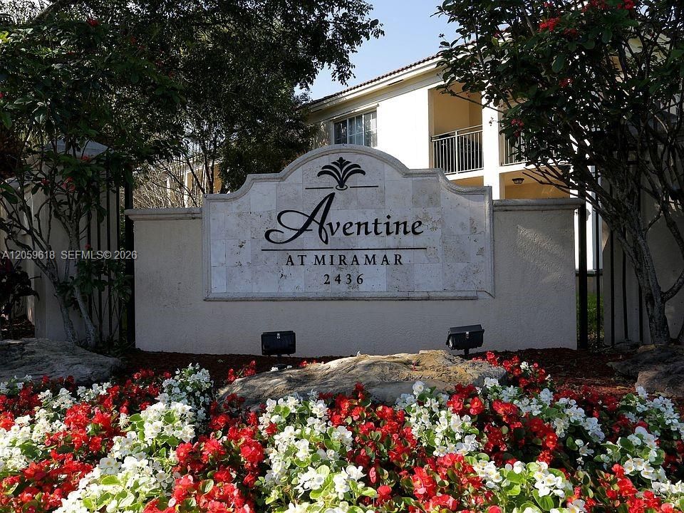 For Sale: $359,000 (2 beds, 2 baths, 1080 Square Feet)