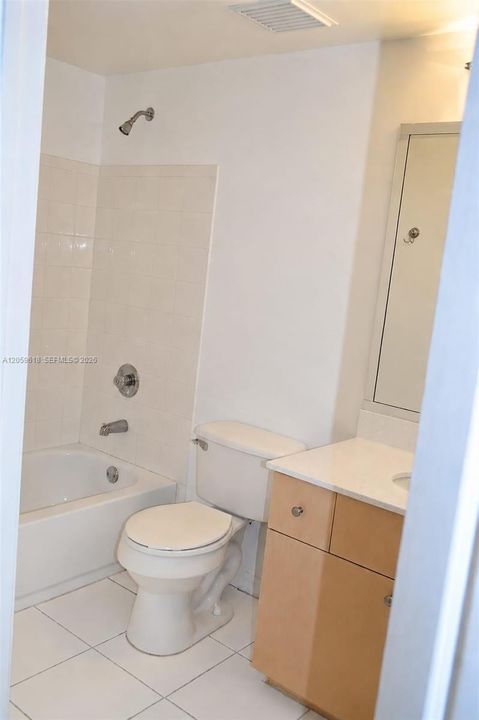 For Sale: $359,000 (2 beds, 2 baths, 1080 Square Feet)