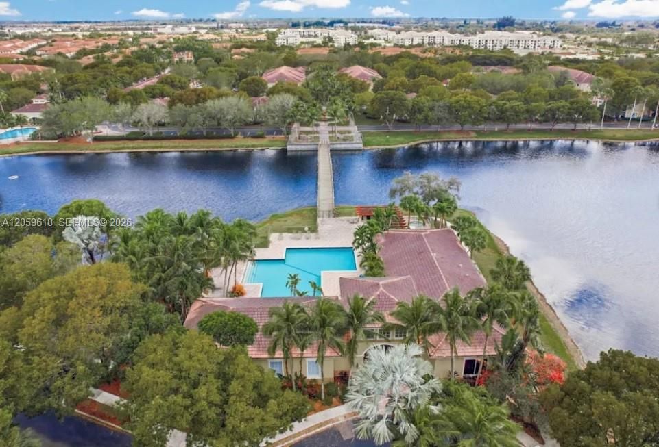 For Sale: $359,000 (2 beds, 2 baths, 1080 Square Feet)
