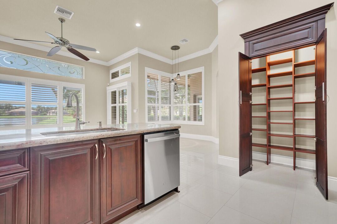 Custom Walk in Pantry