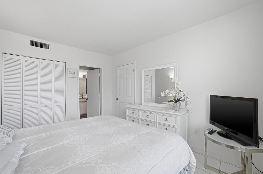 Bedroom1-Closet Closed