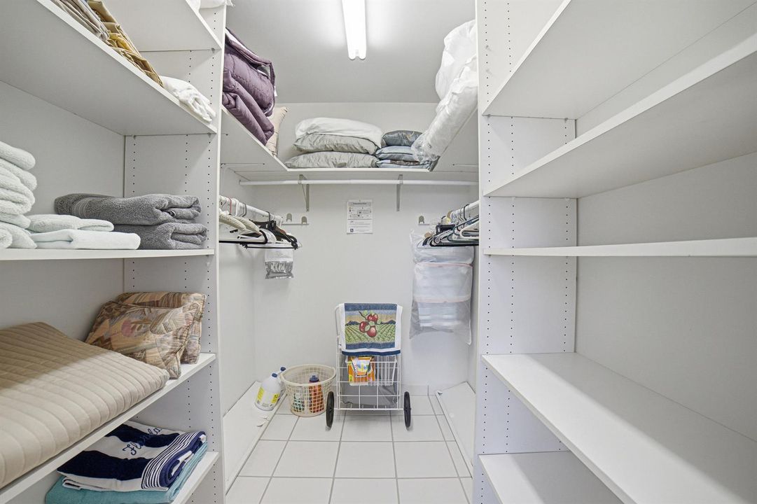 Bedroom2-Closet