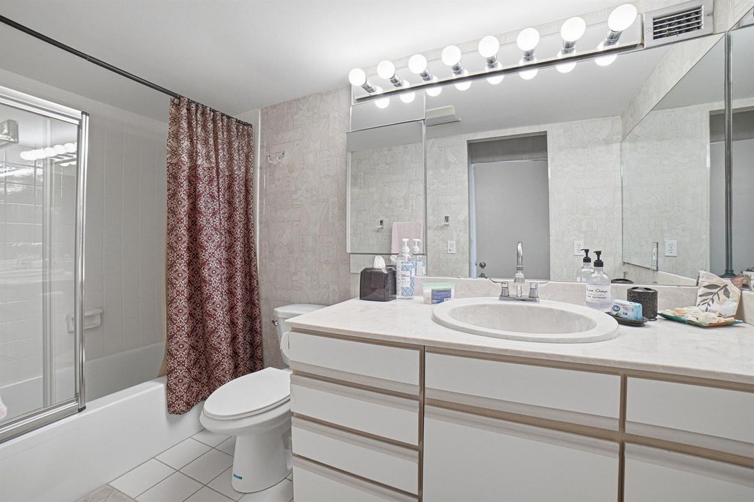 Bedroom1-Bathroom