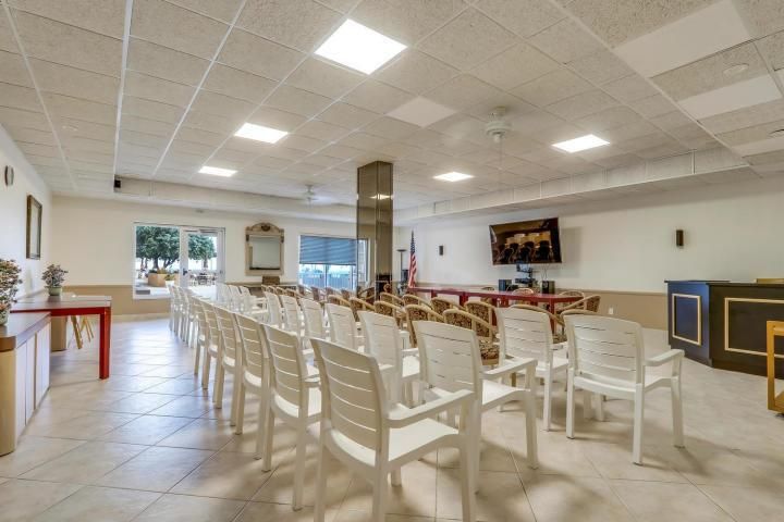 Patrician social room