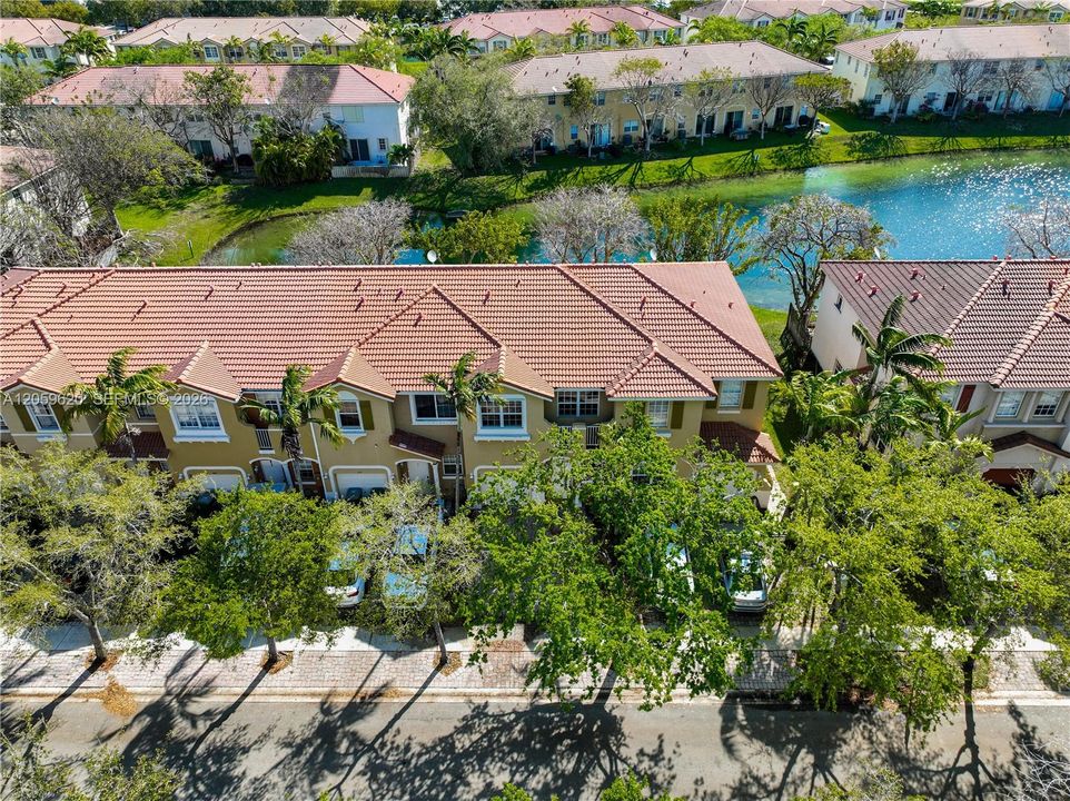На продажу: $329,900 (4 спален, 3 ванн, 1592 Квадратных фут)