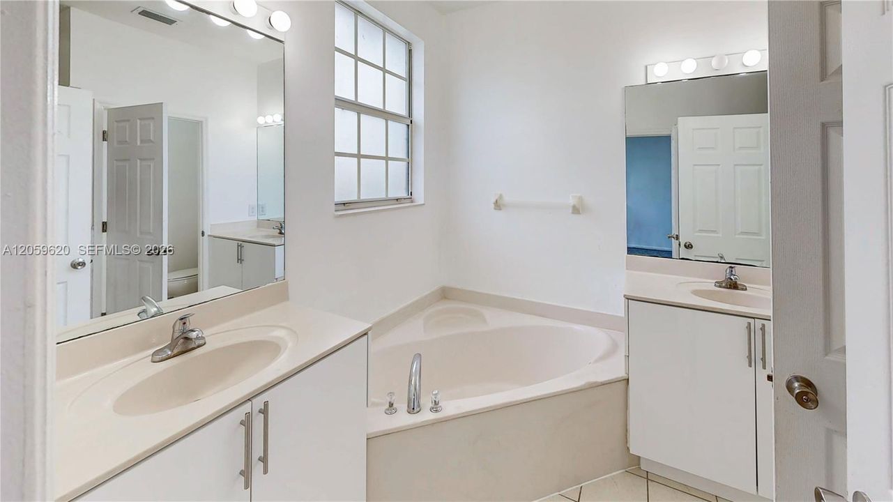 На продажу: $329,900 (4 спален, 3 ванн, 1592 Квадратных фут)