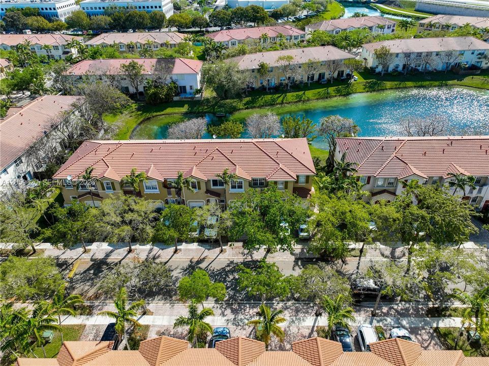На продажу: $329,900 (4 спален, 3 ванн, 1592 Квадратных фут)