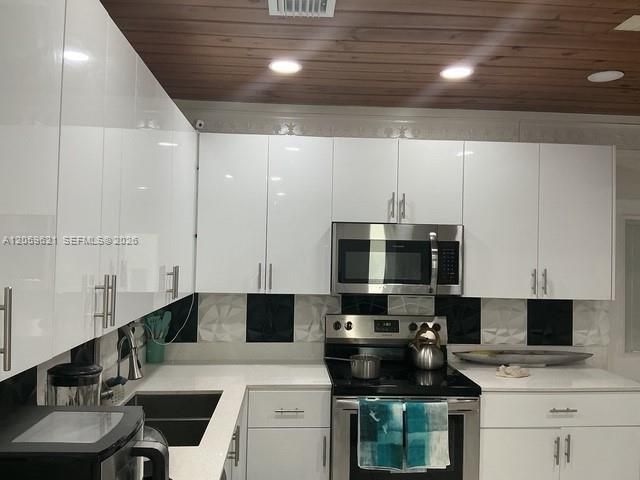На продажу: $525,000 (3 спален, 1 ванн, 889 Квадратных фут)
