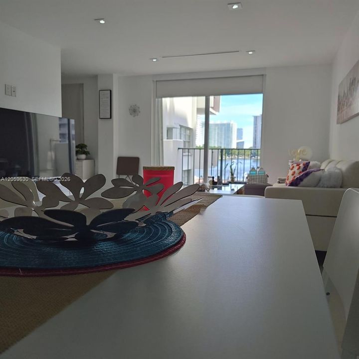 На продажу: $199,800 (1 спален, 1 ванн, 766 Квадратных фут)