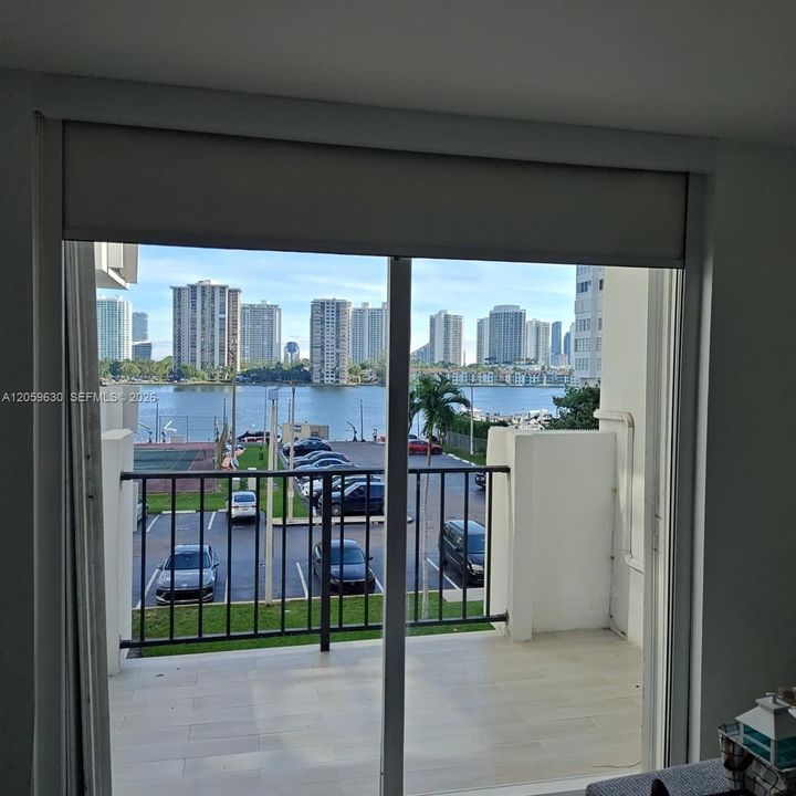 На продажу: $199,800 (1 спален, 1 ванн, 766 Квадратных фут)