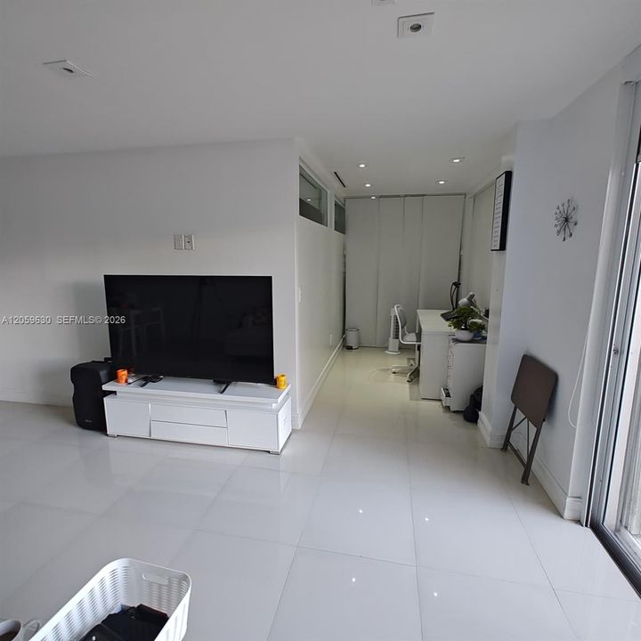 На продажу: $199,800 (1 спален, 1 ванн, 766 Квадратных фут)