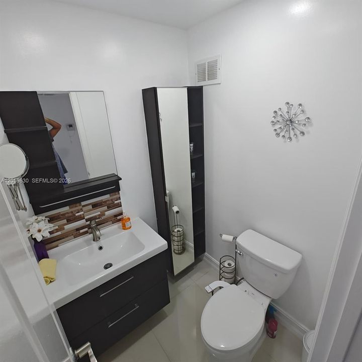 На продажу: $199,800 (1 спален, 1 ванн, 766 Квадратных фут)