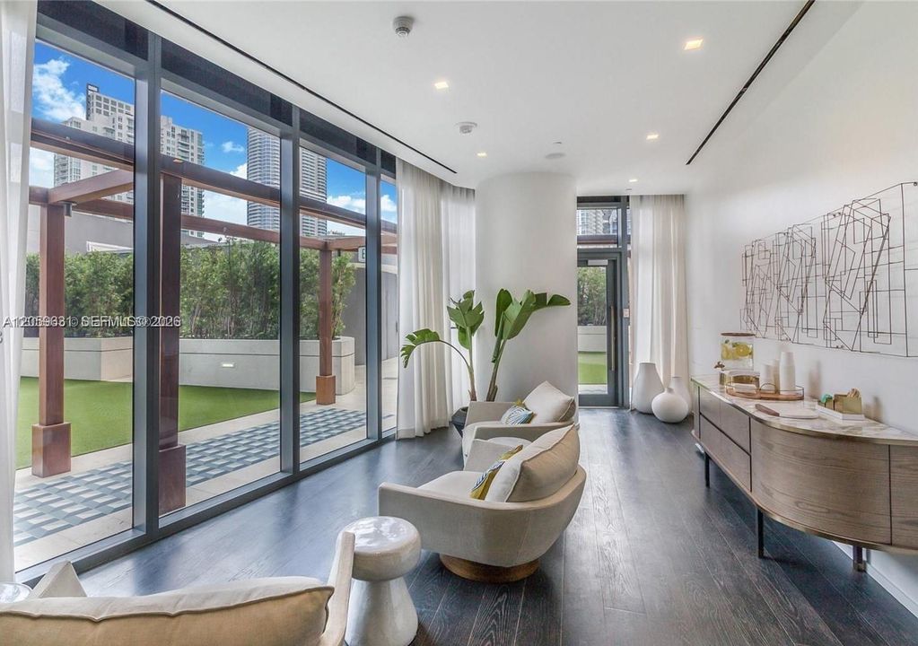 В аренду: $3,900 (1 спален, 2 ванн, 866 Квадратных фут)