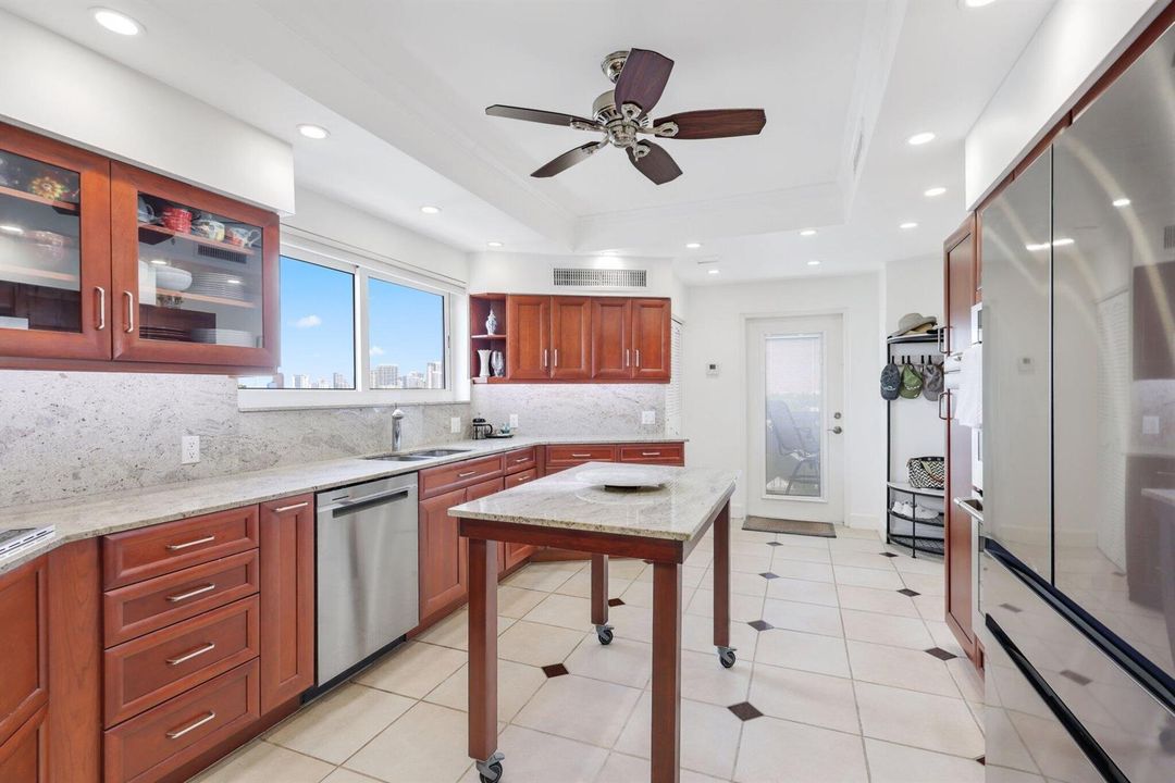 333 Sunset Dr 501
