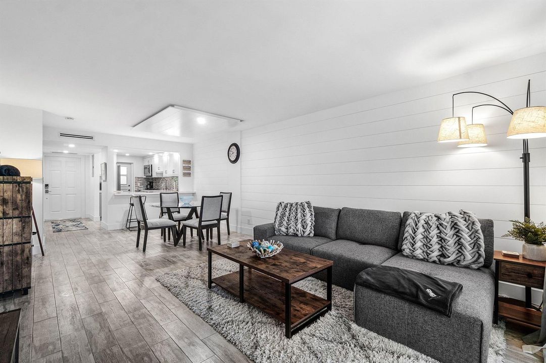 013-4502NorthFederalHighway-167H-Lightho