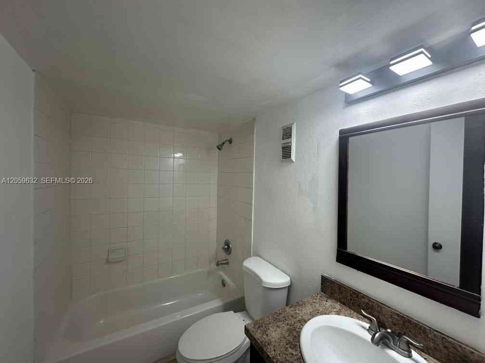 For Rent: $1,900 (2 beds, 1 baths, 832 Square Feet)