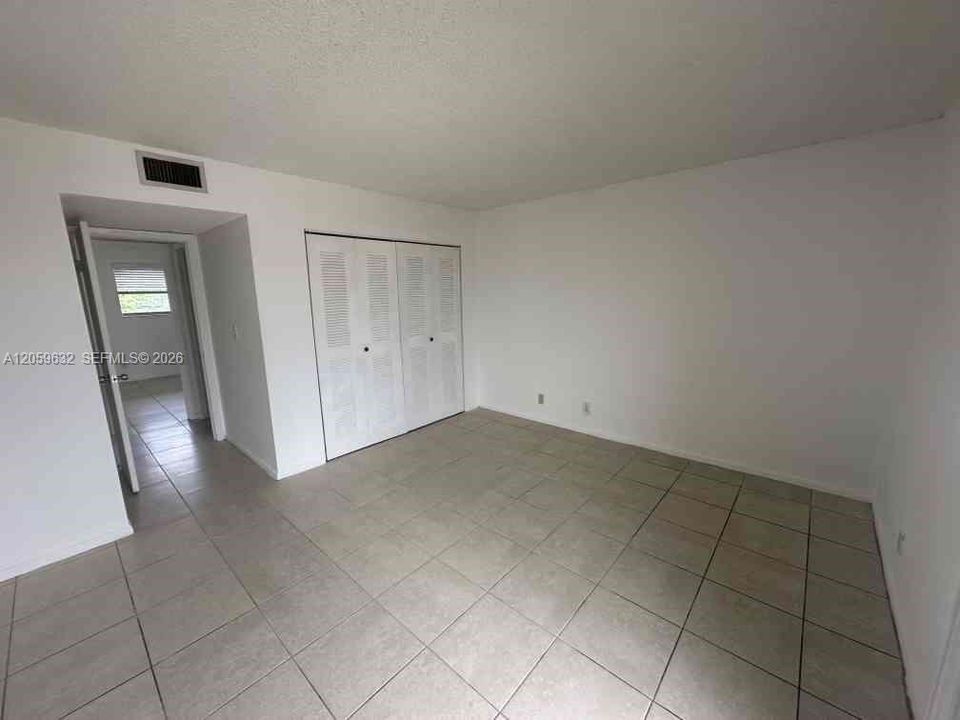 For Rent: $1,900 (2 beds, 1 baths, 832 Square Feet)