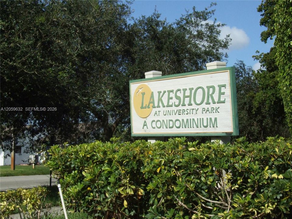 For Rent: $1,900 (2 beds, 1 baths, 832 Square Feet)