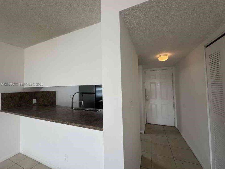 For Rent: $1,900 (2 beds, 1 baths, 832 Square Feet)