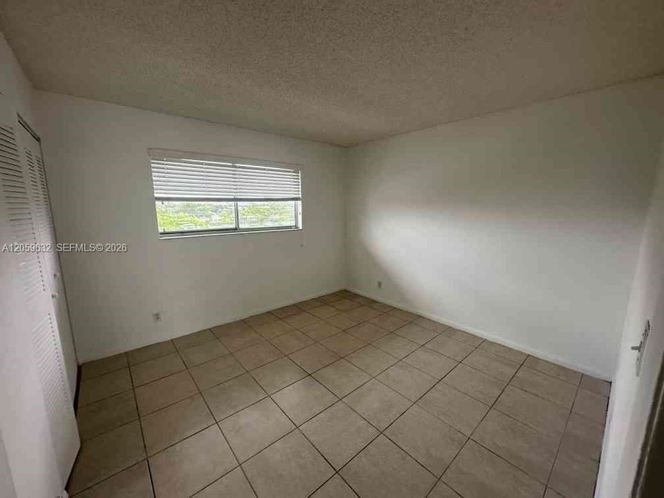 For Rent: $1,900 (2 beds, 1 baths, 832 Square Feet)