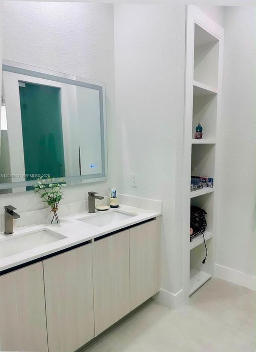 В аренду: $4,200 (4 спален, 3 ванн, 0 Квадратных фут)