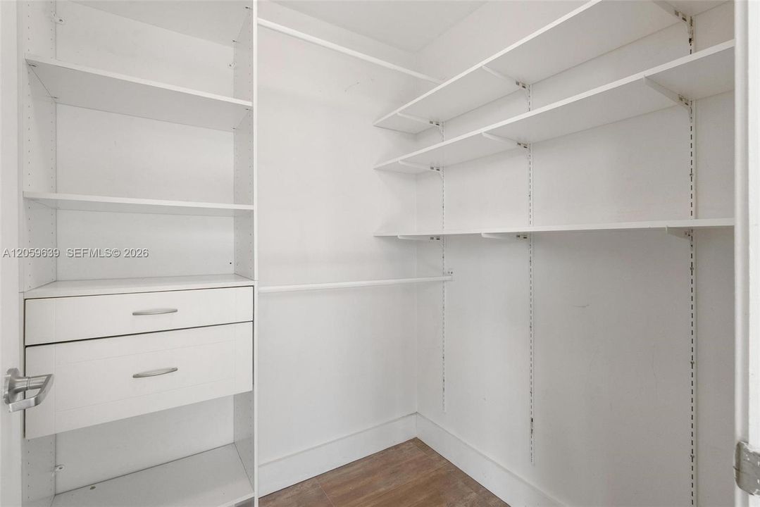 В аренду: $4,500 (2 спален, 2 ванн, 1072 Квадратных фут)