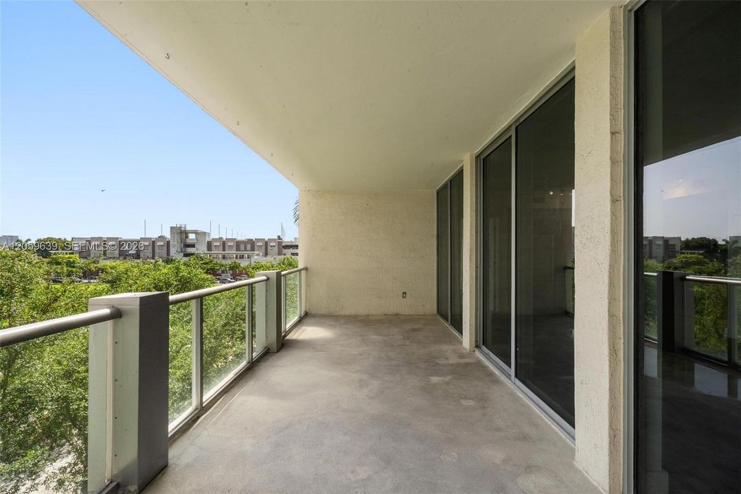 В аренду: $4,500 (2 спален, 2 ванн, 1072 Квадратных фут)