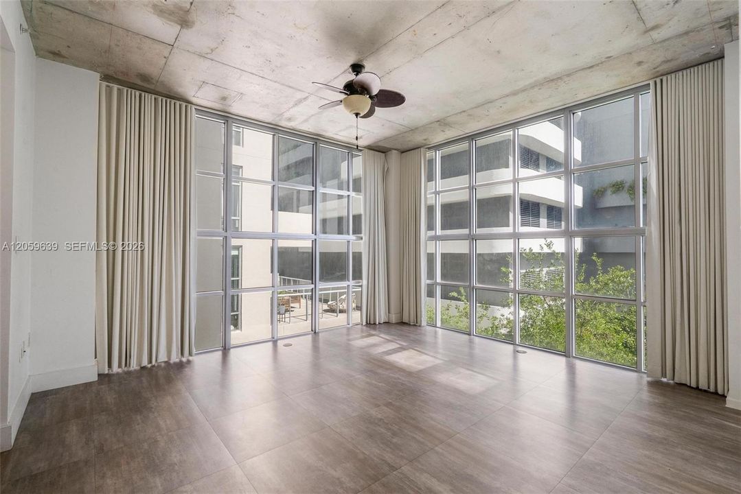 В аренду: $4,500 (2 спален, 2 ванн, 1072 Квадратных фут)