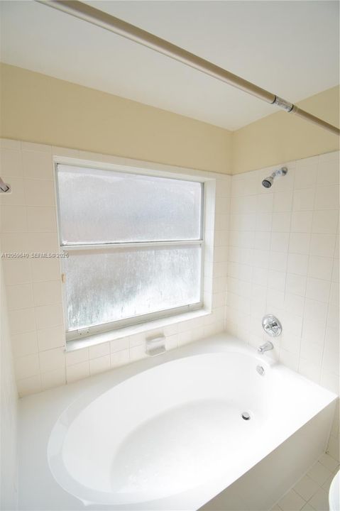 В аренду: $3,400 (3 спален, 2 ванн, 1640 Квадратных фут)