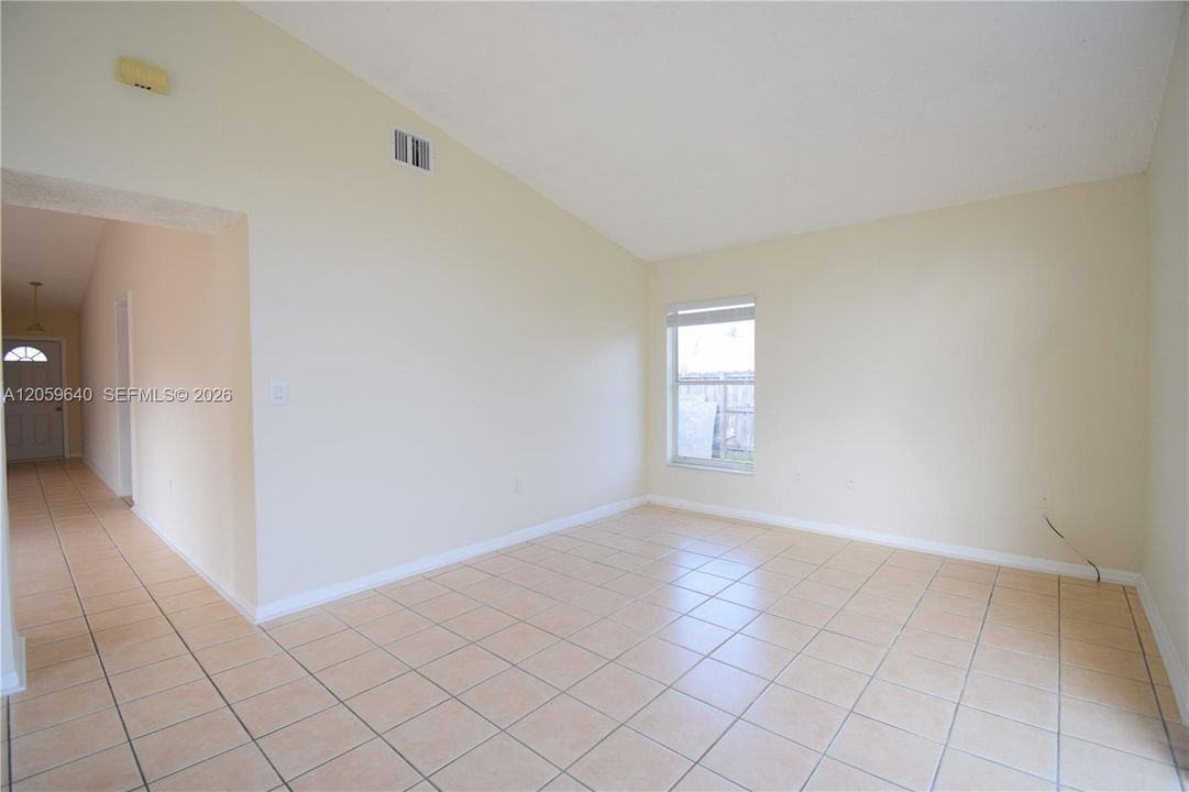 В аренду: $3,400 (3 спален, 2 ванн, 1640 Квадратных фут)