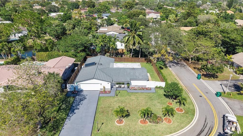 En Venta: $640,000 (3 camas, 2 baños, 1590 Pies cuadrados)
